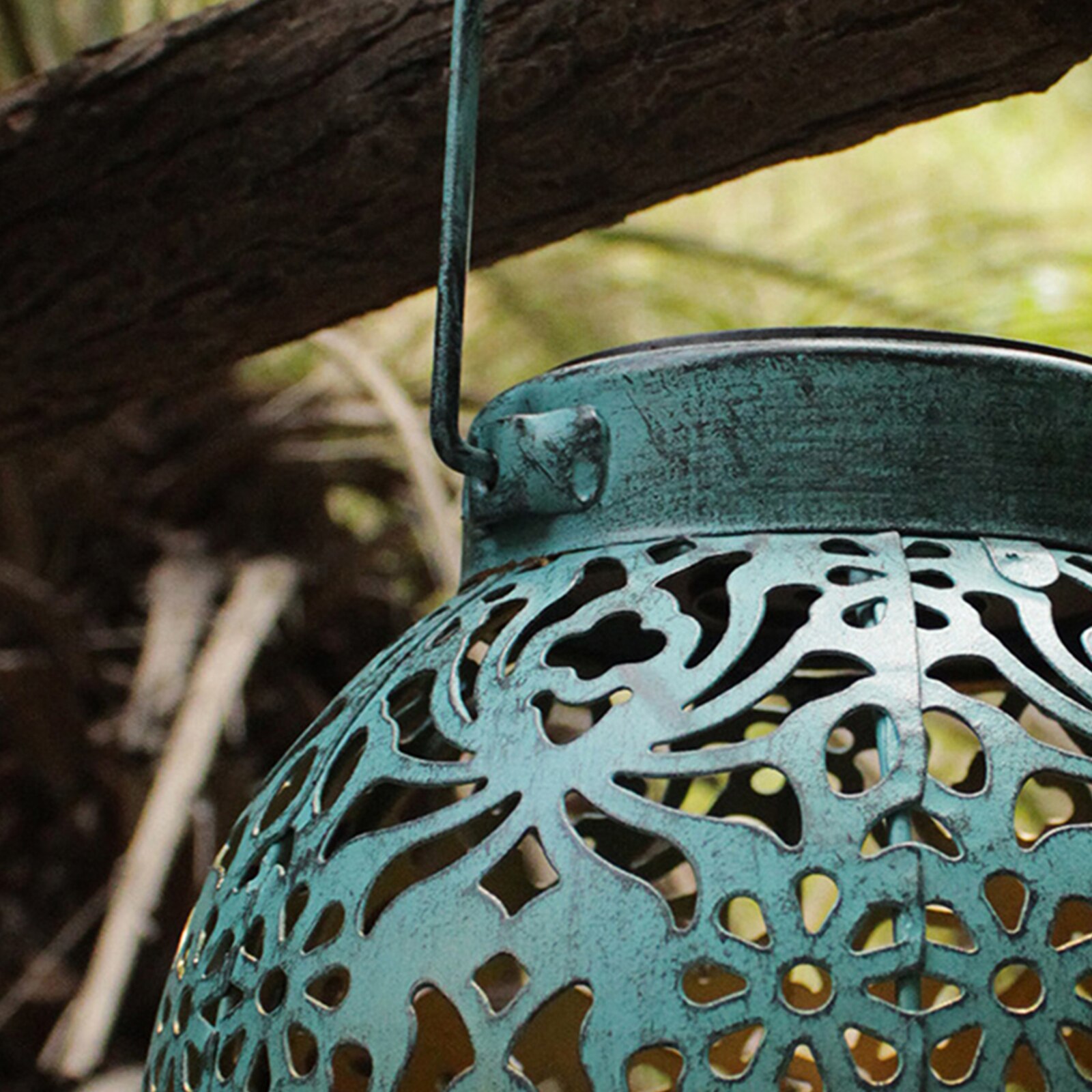 Solar Hanging Lantern LED Lights Waterproof Outdoors Solar Lamp for Pathway Walkway Retro Iron Art Garden Decoration Solar Light